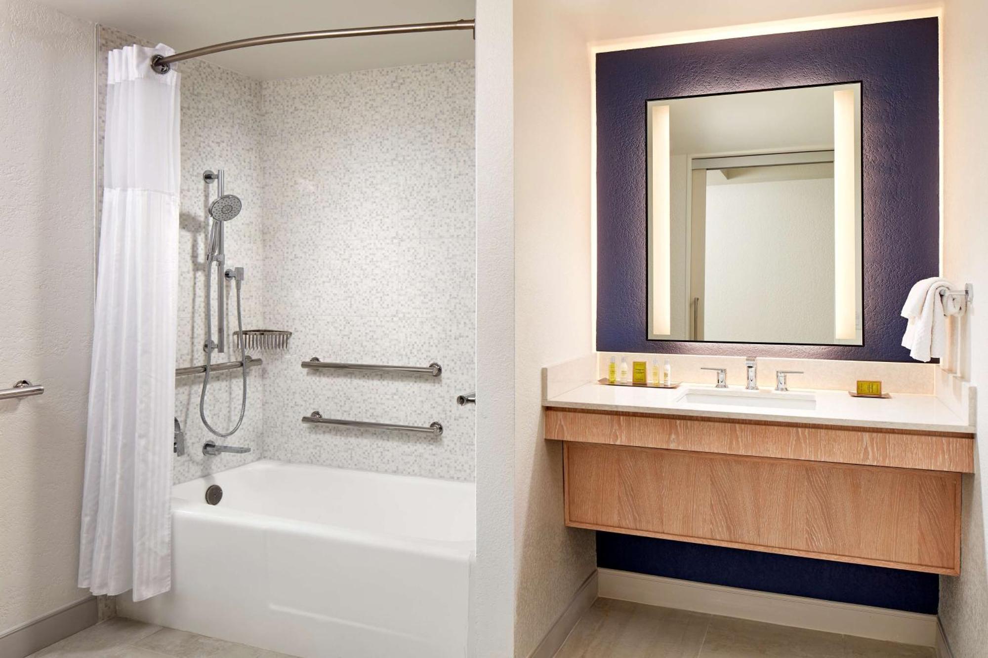 Mdr Marina Del Rey- A Doubletree By Hilton Hotel